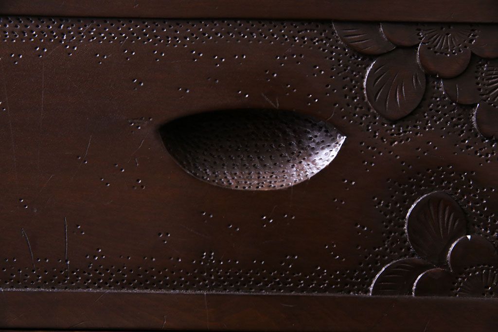 ヴィンテージ家具　ビンテージ　伝統工芸　軽井沢彫り　桜のデザインが華やかな衣装箪笥(和タンス)