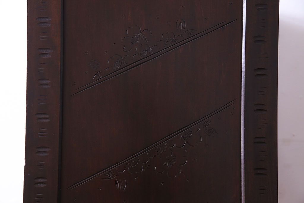 ヴィンテージ家具　ビンテージ　伝統工芸　軽井沢彫り　桜のデザインが華やかな衣装箪笥(和タンス)