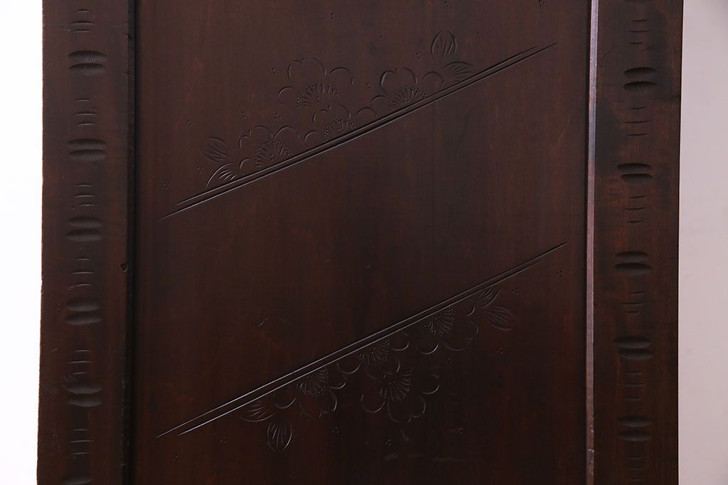 ヴィンテージ家具　ビンテージ　伝統工芸　軽井沢彫り　桜のデザインが華やかな衣装箪笥(和タンス)