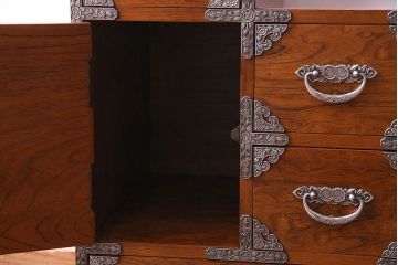 中古美品　福島民芸家具　クラシカルなデザインの階段箪笥(和タンス)