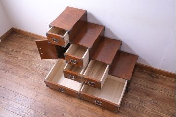 中古美品　福島民芸家具　クラシカルなデザインの階段箪笥(和タンス)
