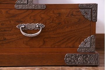 中古美品　福島民芸家具　クラシカルなデザインの階段箪笥(和タンス)