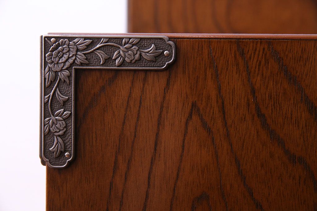 中古美品　福島民芸家具　クラシカルなデザインの階段箪笥(和タンス)