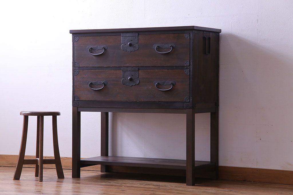 アンティーク家具　和製アンティーク　使いやすさアップ!脚付きチェスト(引き出し、時代箪笥、サイドボード)(1)