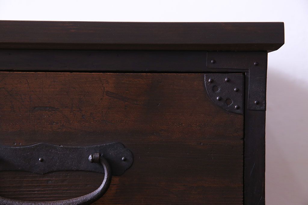 アンティーク家具　和製アンティーク　使いやすさアップ!脚付きチェスト(引き出し、時代箪笥、サイドボード)(1)