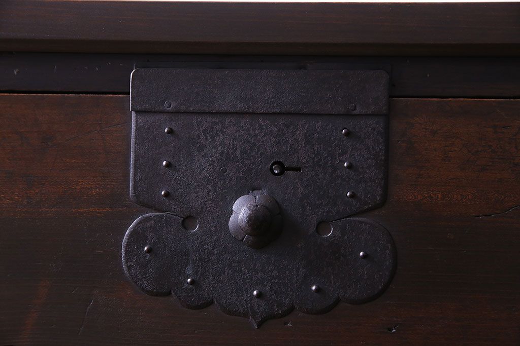 アンティーク家具　和製アンティーク　使いやすさアップ!脚付きチェスト(引き出し、時代箪笥、サイドボード)(1)