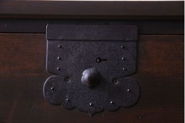 アンティーク家具　和製アンティーク　使いやすさアップ!脚付きチェスト(引き出し、時代箪笥、サイドボード)(1)