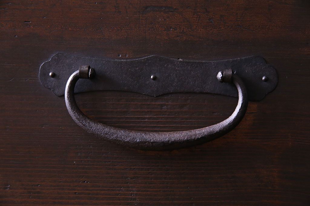 アンティーク家具　和製アンティーク　使いやすさアップ!脚付きチェスト(引き出し、時代箪笥、サイドボード)(1)