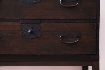 アンティーク家具　和製アンティーク　使いやすさアップ!脚付きチェスト(引き出し、時代箪笥、サイドボード)(1)