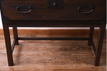 アンティーク家具　和製アンティーク　使いやすさアップ!脚付きチェスト(引き出し、時代箪笥、サイドボード)(1)