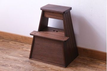 アンティーク雑貨　昭和レトロ　なめらかな木肌が素敵な収納付き踏み台(飾り台、花台)