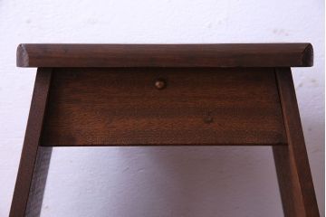 アンティーク雑貨　昭和レトロ　なめらかな木肌が素敵な収納付き踏み台(飾り台、花台)