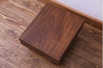 アンティーク雑貨　和製アンティーク　極厚!はっきりとした木目が印象的な総ケヤキ材の将棋盤(花台、飾り台)