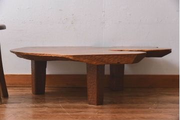 アンティーク家具　1970年頃　総ケヤキ材　天板の形が印象的なセンターテーブル(座卓)