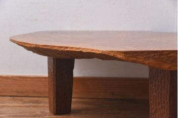 アンティーク家具　1970年頃　総ケヤキ材　天板の形が印象的なセンターテーブル(座卓)