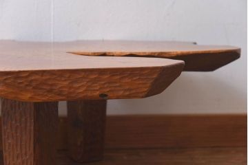 アンティーク家具　1970年頃　総ケヤキ材　天板の形が印象的なセンターテーブル(座卓)