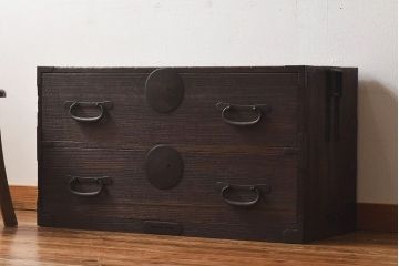 アンティーク家具　和製アンティーク　味わいのある木肌が魅力的な総桐材の時代箪笥ローボード(チェスト)
