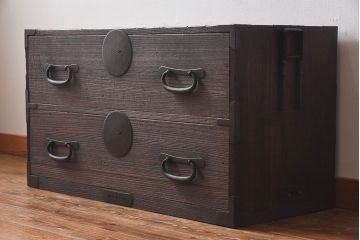 アンティーク家具　和製アンティーク　味わいのある木肌が魅力的な総桐材の時代箪笥ローボード(チェスト)