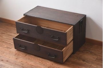 アンティーク家具　和製アンティーク　味わいのある木肌が魅力的な総桐材の時代箪笥ローボード(チェスト)