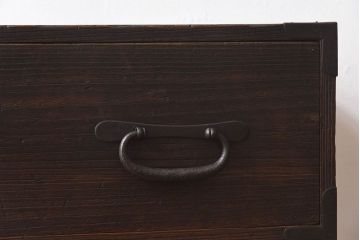 アンティーク家具　和製アンティーク　味わいのある木肌が魅力的な総桐材の時代箪笥ローボード(チェスト)