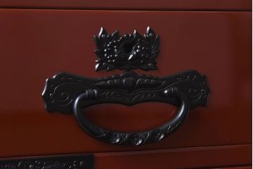 中古　仙台箪笥　欅産業　KEB-60　朱色の漆が存在感を引き立てる猫脚チェスト(用箪笥・小箪笥)(定価54万円)
