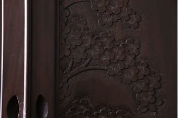 ヴィンテージ家具　ビンテージ　軽井沢彫り　桜の木が目を引くワードローブ(洋服タンス)
