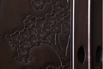 ヴィンテージ家具　ビンテージ　軽井沢彫り　桜の木が目を引くワードローブ(洋服タンス)