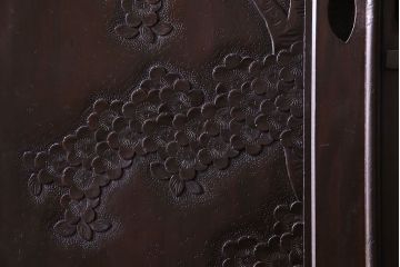 ヴィンテージ家具　ビンテージ　軽井沢彫り　桜の木が目を引くワードローブ(洋服タンス)