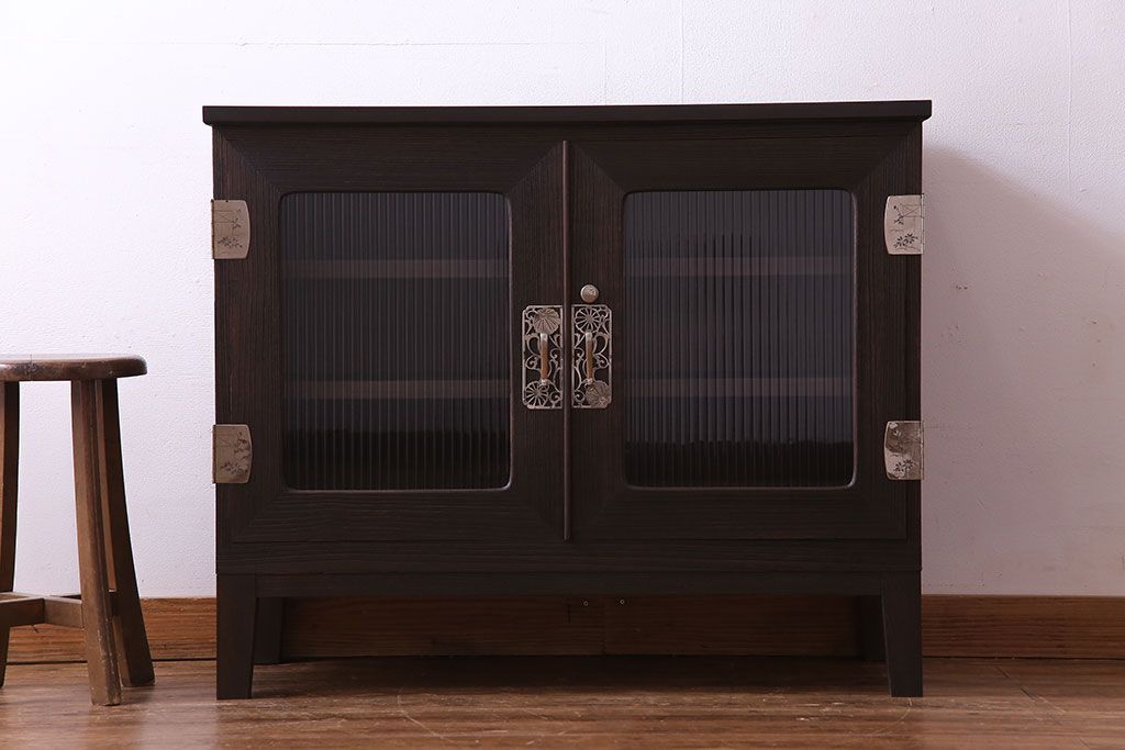 アンティーク家具　和モダン　ヒノキ材　モールガラス入り!　上品な趣きのローボード(テレビボード、リビングボード)