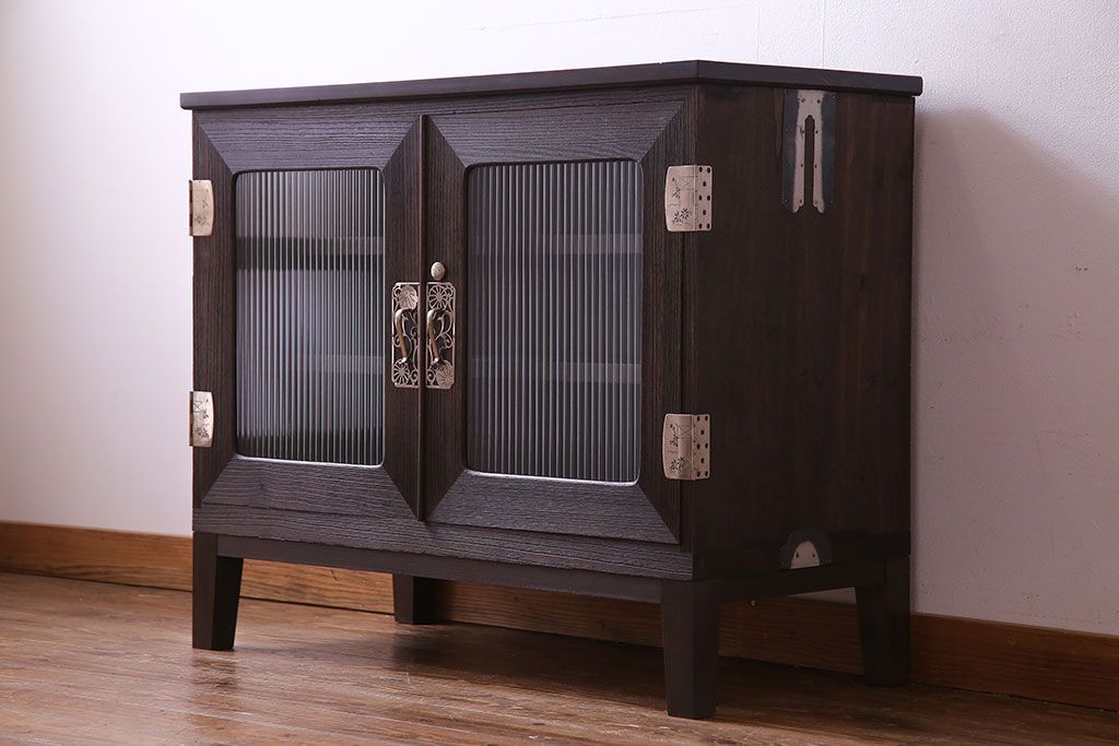 アンティーク家具　和モダン　ヒノキ材　モールガラス入り!　上品な趣きのローボード(テレビボード、リビングボード)