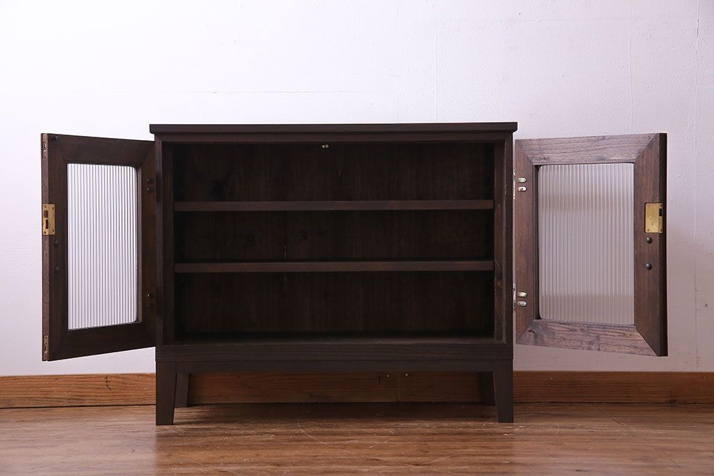 アンティーク家具　和モダン　ヒノキ材　モールガラス入り!　上品な趣きのローボード(テレビボード、リビングボード)
