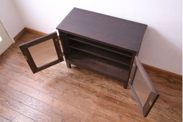 アンティーク家具　和モダン　ヒノキ材　モールガラス入り!　上品な趣きのローボード(テレビボード、リビングボード)