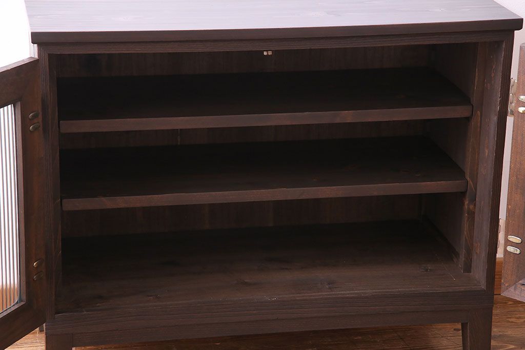 アンティーク家具　和モダン　ヒノキ材　モールガラス入り!　上品な趣きのローボード(テレビボード、リビングボード)