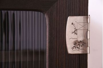 アンティーク家具　和モダン　ヒノキ材　モールガラス入り!　上品な趣きのローボード(テレビボード、リビングボード)