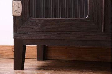 アンティーク家具　和モダン　ヒノキ材　モールガラス入り!　上品な趣きのローボード(テレビボード、リビングボード)