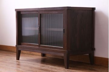 レトロ家具　和製アンティーク　人気のモールガラス!　レトロな脚付きローボード(ローチェスト、テレビボード)