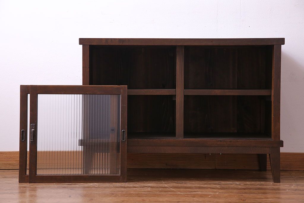 レトロ家具　和製アンティーク　人気のモールガラス!　レトロな脚付きローボード(ローチェスト、テレビボード)