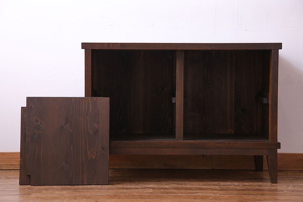 レトロ家具　和製アンティーク　人気のモールガラス!　レトロな脚付きローボード(ローチェスト、テレビボード)