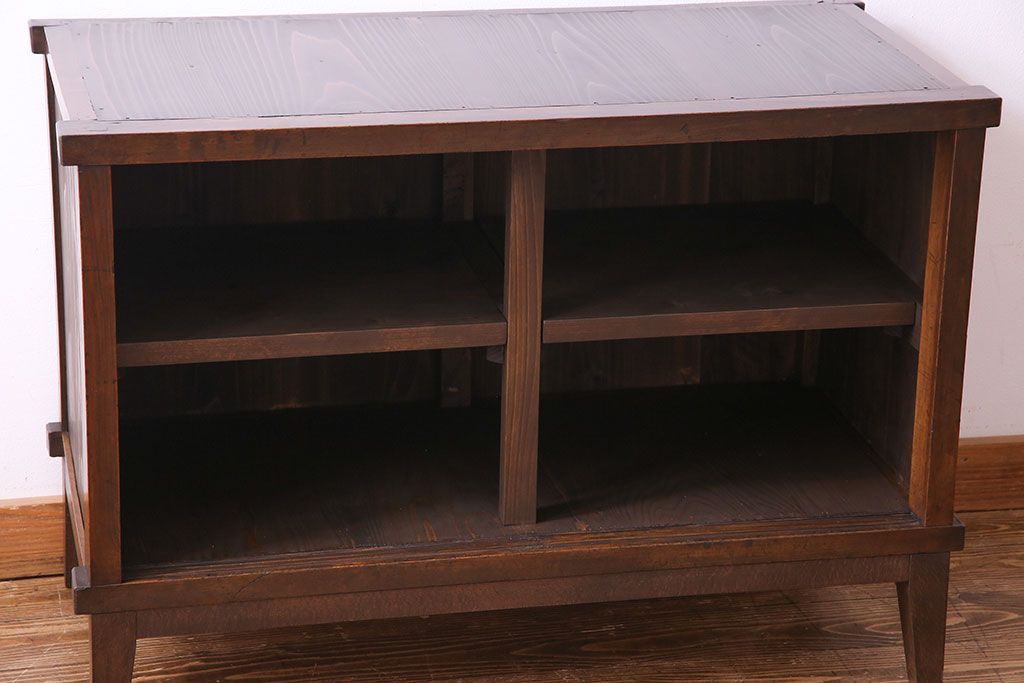 レトロ家具　和製アンティーク　人気のモールガラス!　レトロな脚付きローボード(ローチェスト、テレビボード)