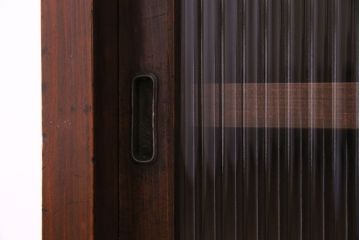 レトロ家具　和製アンティーク　人気のモールガラス!　レトロな脚付きローボード(ローチェスト、テレビボード)