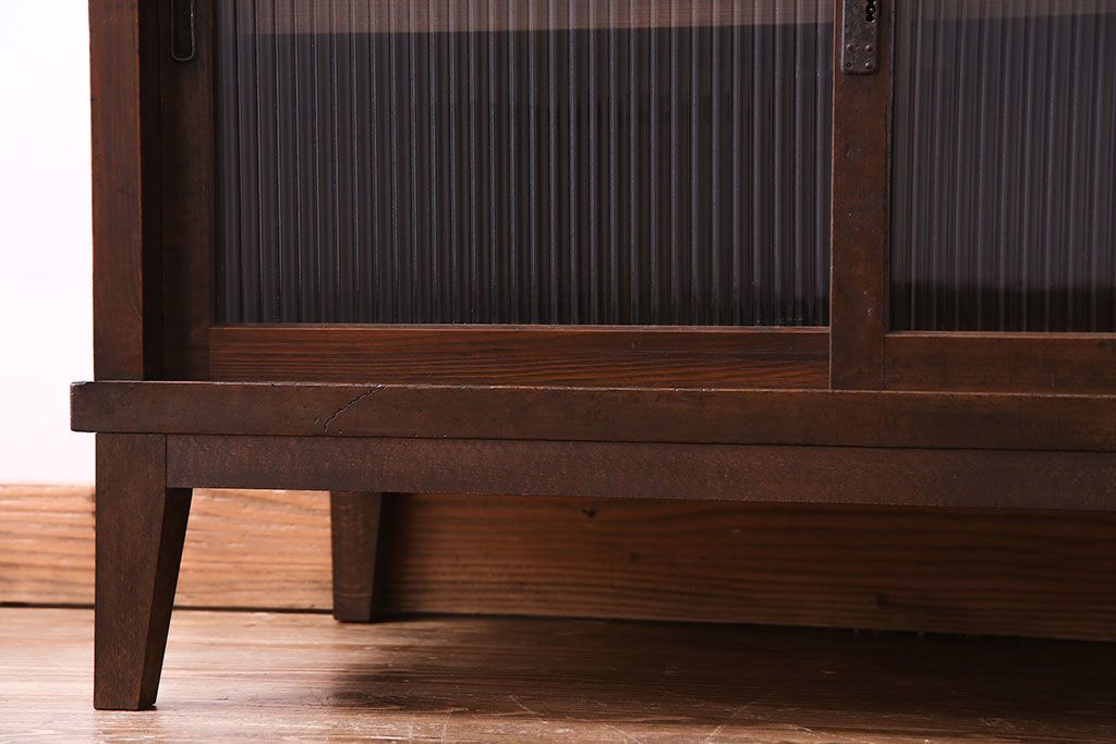 レトロ家具　和製アンティーク　人気のモールガラス!　レトロな脚付きローボード(ローチェスト、テレビボード)