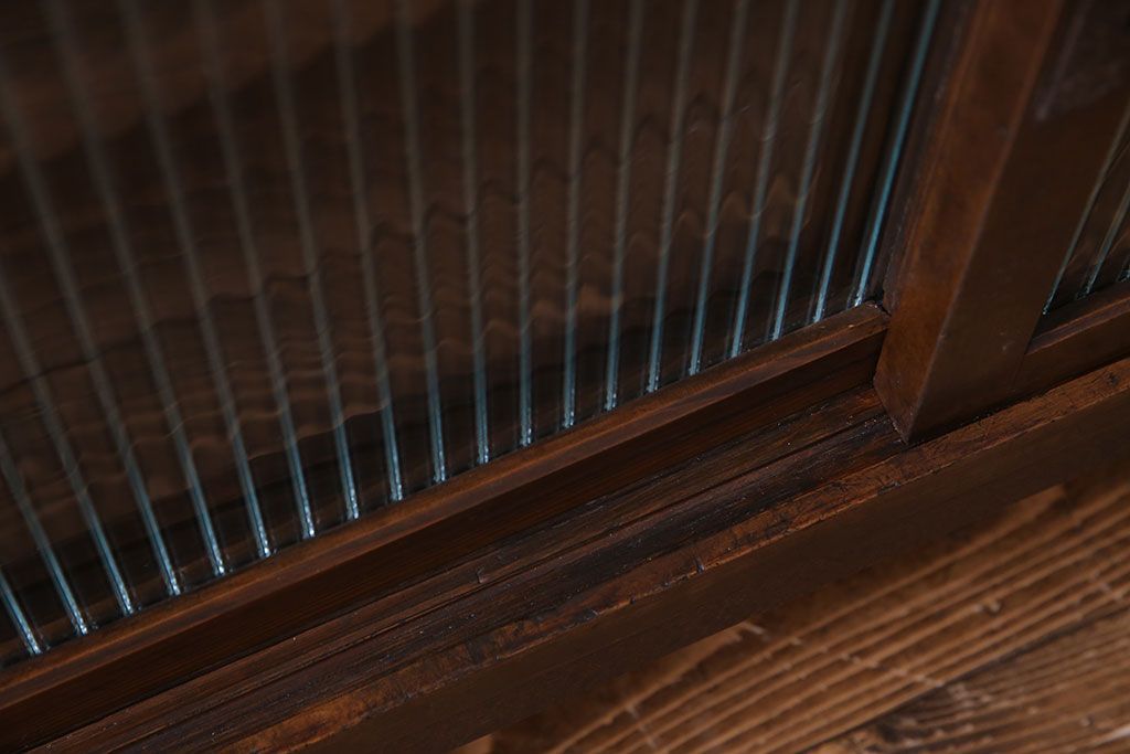 レトロ家具　和製アンティーク　人気のモールガラス!　レトロな脚付きローボード(ローチェスト、テレビボード)