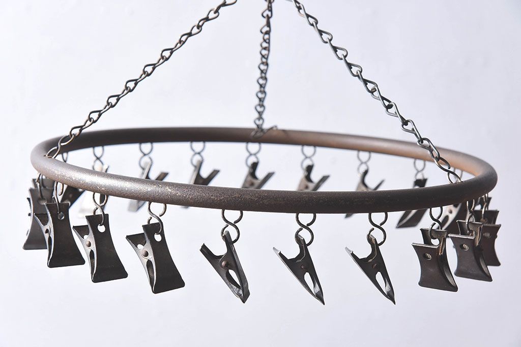 アンティーク雑貨　昭和レトロ　錆びた質感が味わい深いハンガーピンチ(洗濯ハンガー、物干し)