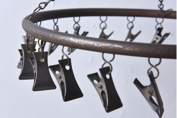 アンティーク雑貨　昭和レトロ　錆びた質感が味わい深いハンガーピンチ(洗濯ハンガー、物干し)