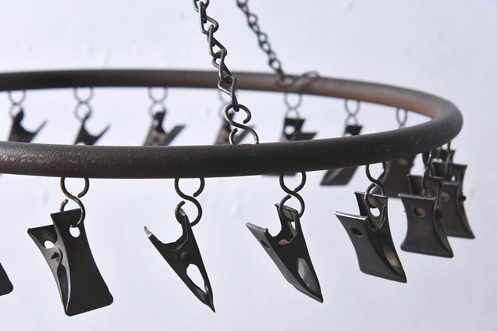 アンティーク雑貨　昭和レトロ　錆びた質感が味わい深いハンガーピンチ(洗濯ハンガー、物干し)