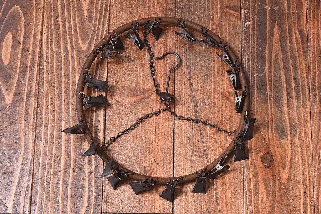 アンティーク雑貨　昭和レトロ　錆びた質感が味わい深いハンガーピンチ(洗濯ハンガー、物干し)