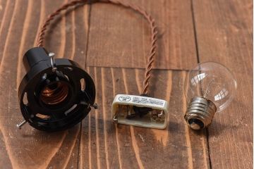 昭和レトロ　昔懐かしい魅力のある平笠シェード(天井照明、ペンダントライト)(1)