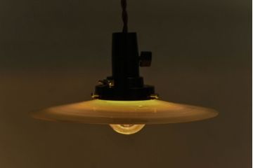 昭和レトロ　昔懐かしい魅力のある平笠シェード(天井照明、ペンダントライト)(2)