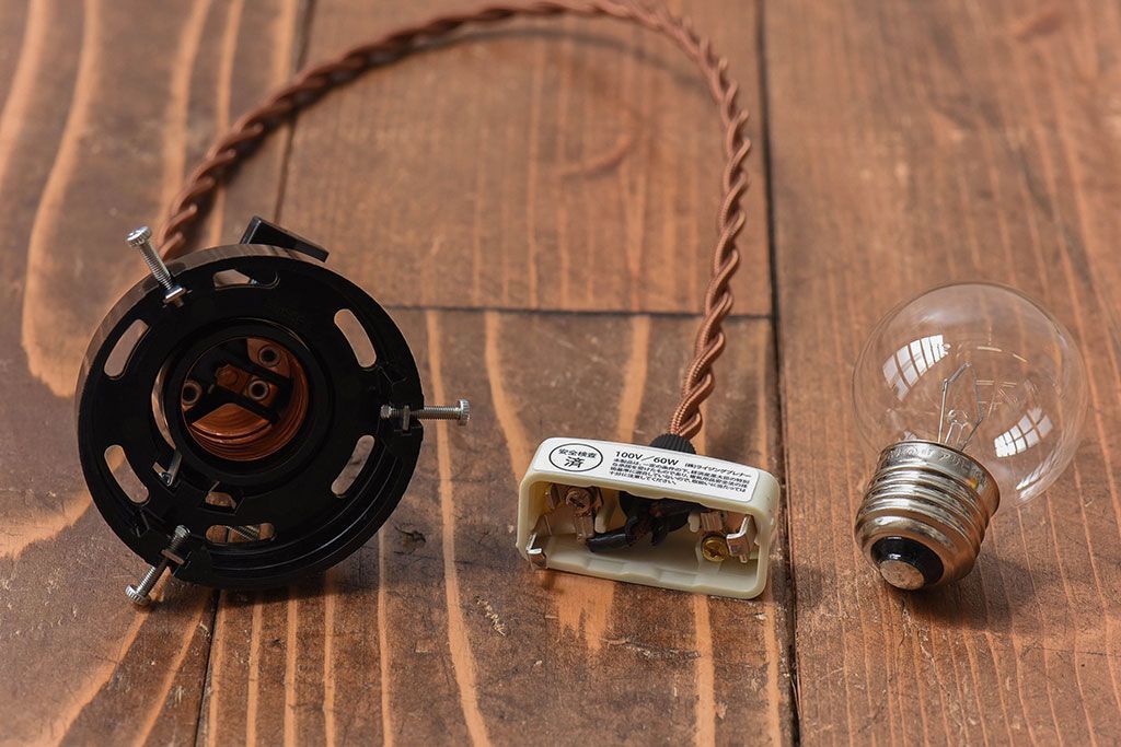 昭和レトロ　昔懐かしい魅力のある平笠シェード(天井照明、ペンダントライト)(2)