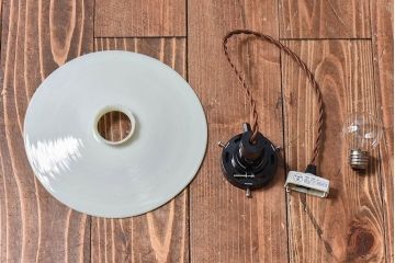 昭和レトロ　昔懐かしい魅力のある平笠シェード(天井照明、ペンダントライト)(3)